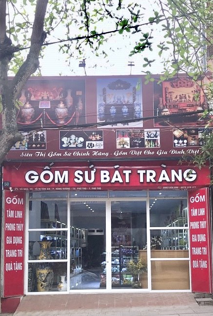 Siêu thị Gốm sứ Bát Tràng tại địa chỉ số 50 Tân An phường Hùng Vương thị xã Phú Thọ