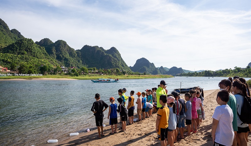 Lớp dạy bơi giữa lòng di sản