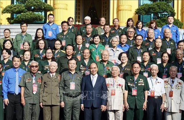Chủ tịch nước gặp mặt 100 đại biểu cựu thanh niên xung phong