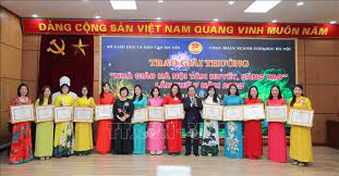 Hà Nội vinh danh 135 nhà giáo tâm huyết, sáng tạo nhân kỷ niệm ngày Nhà giáo Việt Nam