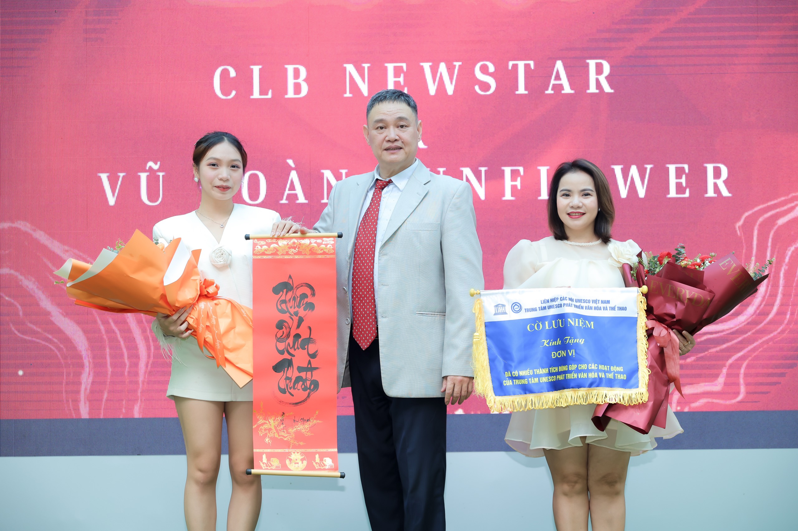  Ra mắt CLB Nghệ thuật New Start và Vũ đoàn Sunflower