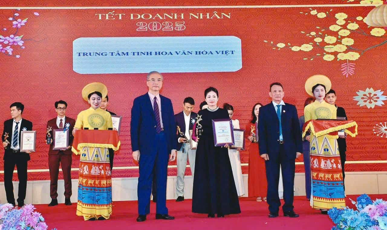 Trung Tâm Tinh Hoa Văn Hóa Việt vinh danh Top 10 Thương Hiệu Hàng Đầu Việt Nam năm 2024